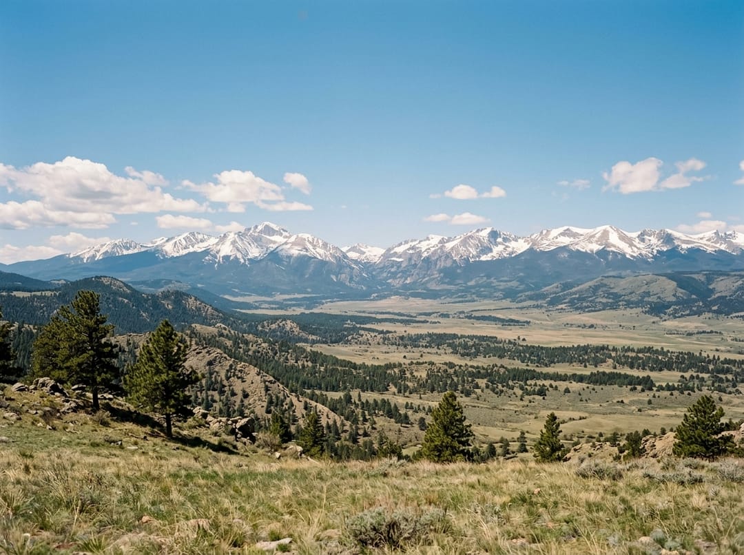 A wide Colorado valley with the whole mountain range visible in clear daylight